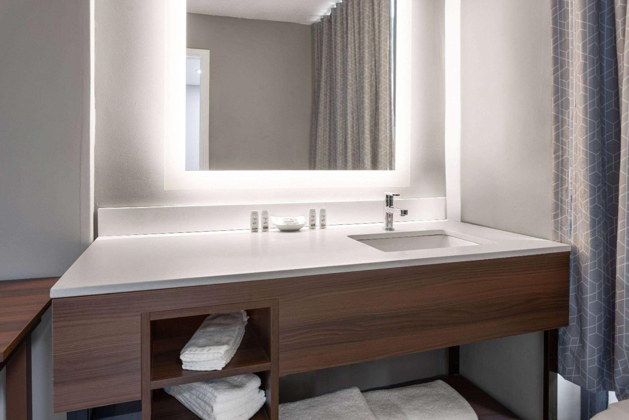 Hawthorn Extended Stay By Wyndham Columbia-Ft Jackson Exterior photo