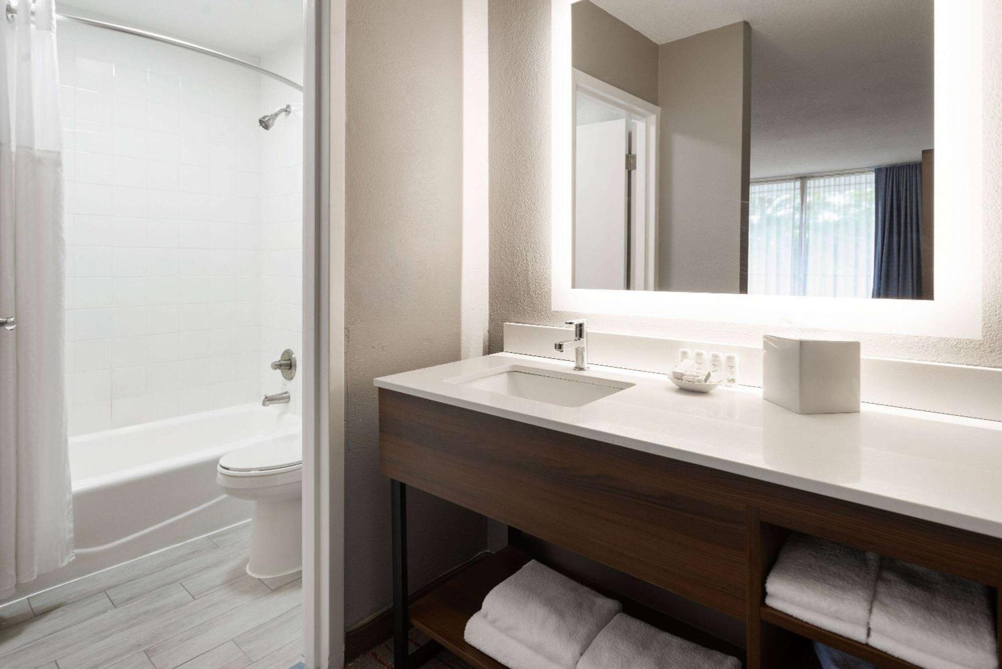 Hawthorn Extended Stay By Wyndham Columbia-Ft Jackson Exterior photo