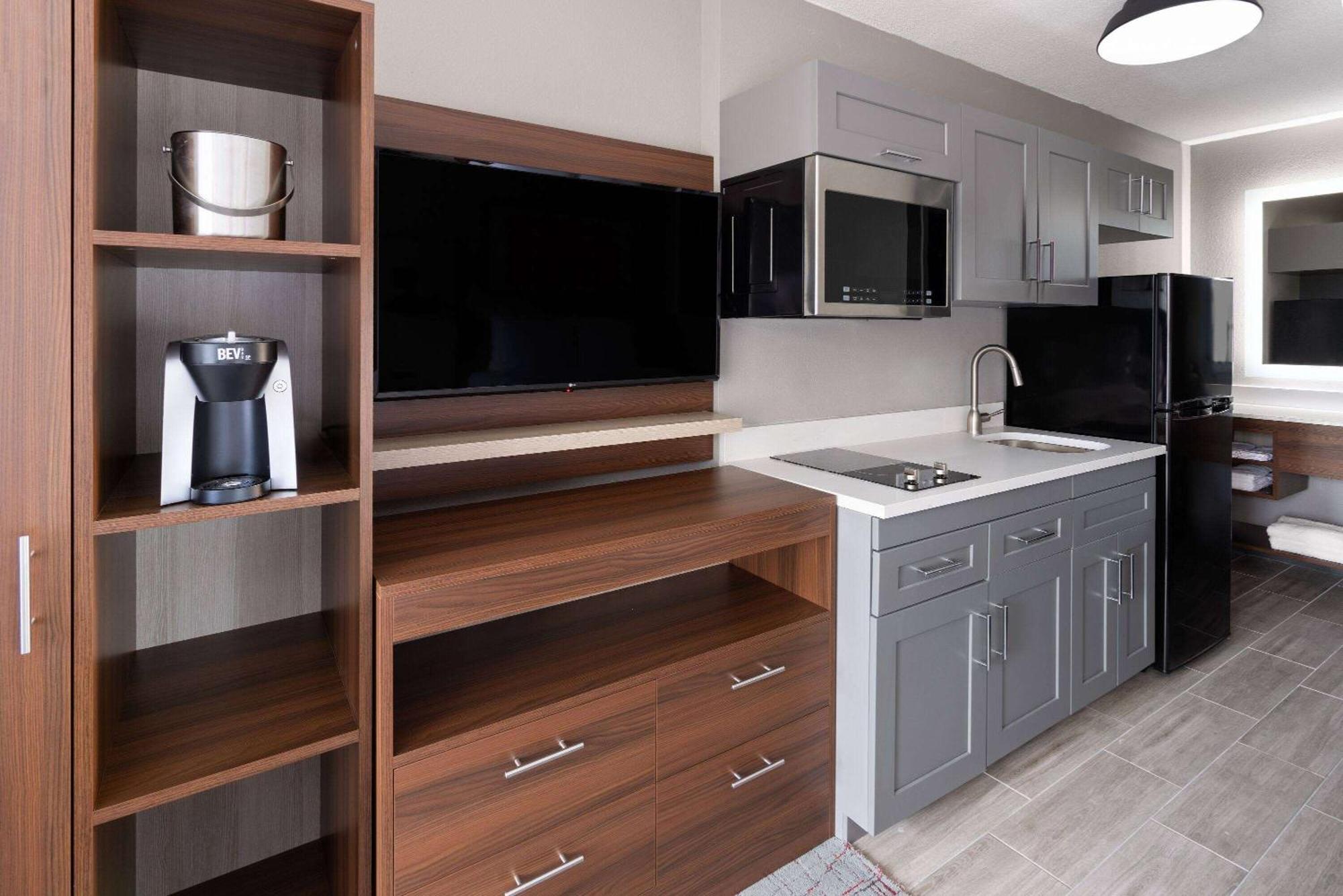 Hawthorn Extended Stay By Wyndham Columbia-Ft Jackson Exterior photo